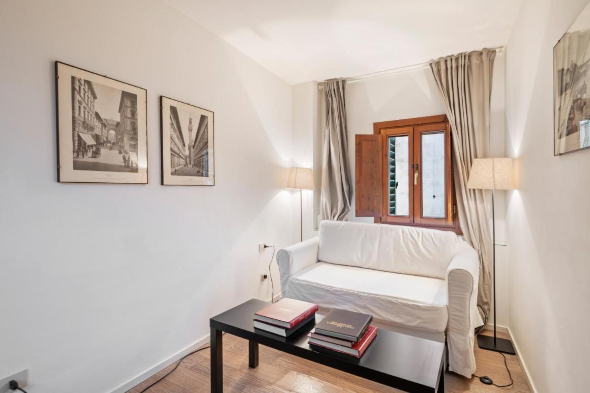 Palazzo Pitti & Boboli Comfortable Apartment - image 4