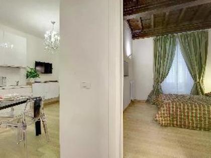 Stunning Apartment in the Heart of Florence - image 20