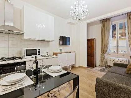 Stunning Apartment in the Heart of Florence - image 8