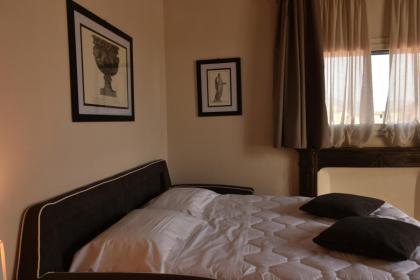 HR BEDROOMS IN FLORENCE - image 12