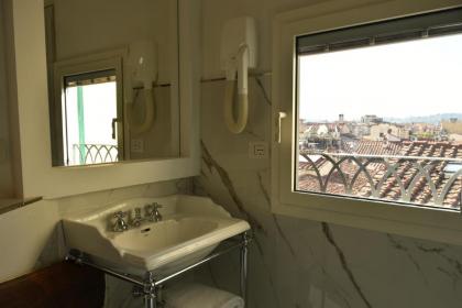 HR BEDROOMS IN FLORENCE - image 17