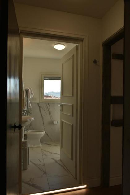 HR BEDROOMS IN FLORENCE - image 19