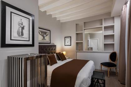 HR BEDROOMS IN FLORENCE - image 5