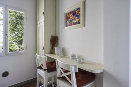 OLTRARNO Modern Apartment in Florence - hosted by Sweetstay - image 15