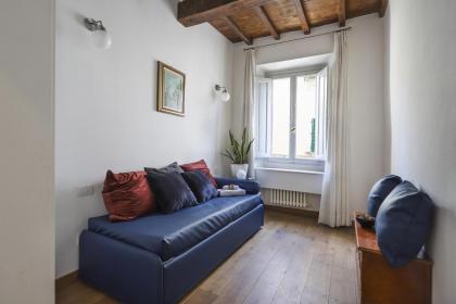 OLTRARNO Modern Apartment in Florence - hosted by Sweetstay - image 16