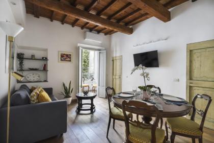 OLTRARNO Modern Apartment in Florence - hosted by Sweetstay - image 6