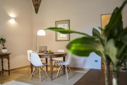 Apartments Florence - In the heart of Palazzo Guicciardini - image 3