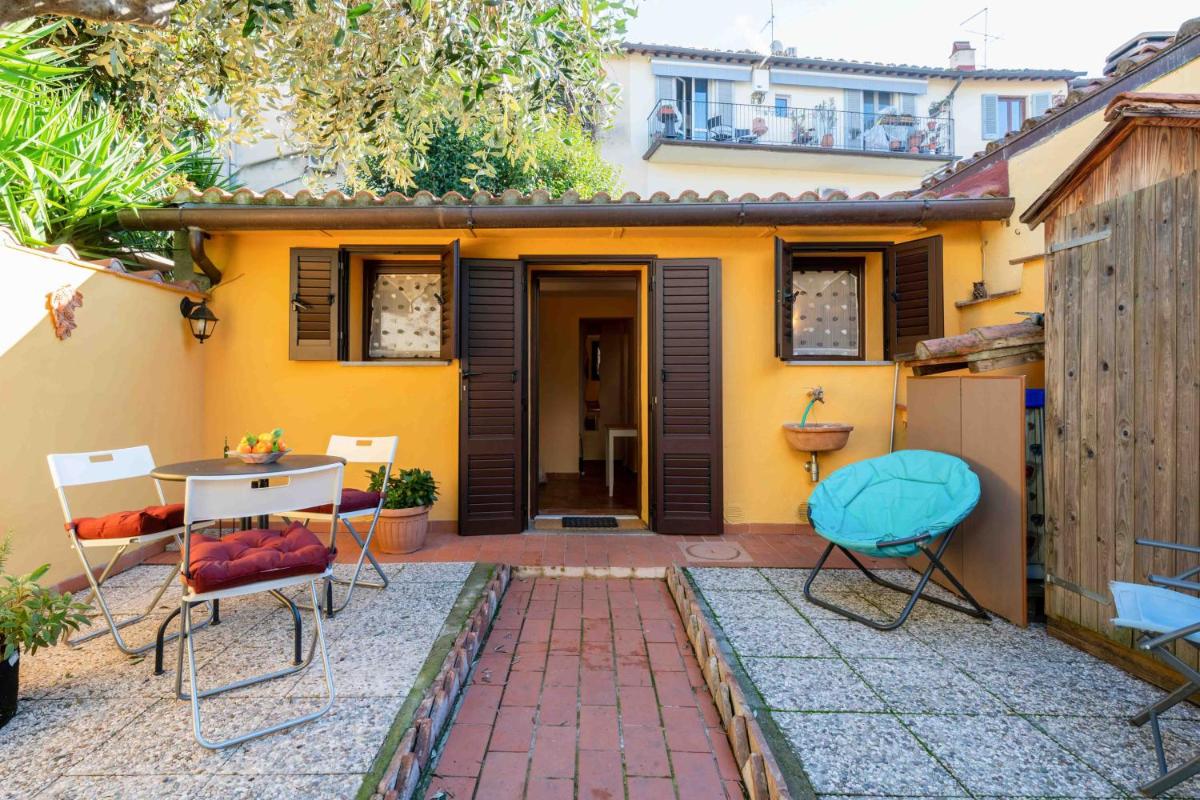 San Frediano Cozy Studio with Private Patio - main image