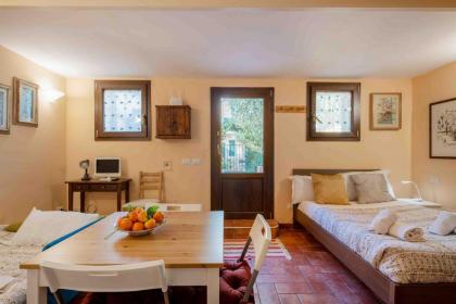 San Frediano Cozy Studio with Private Patio - image 5