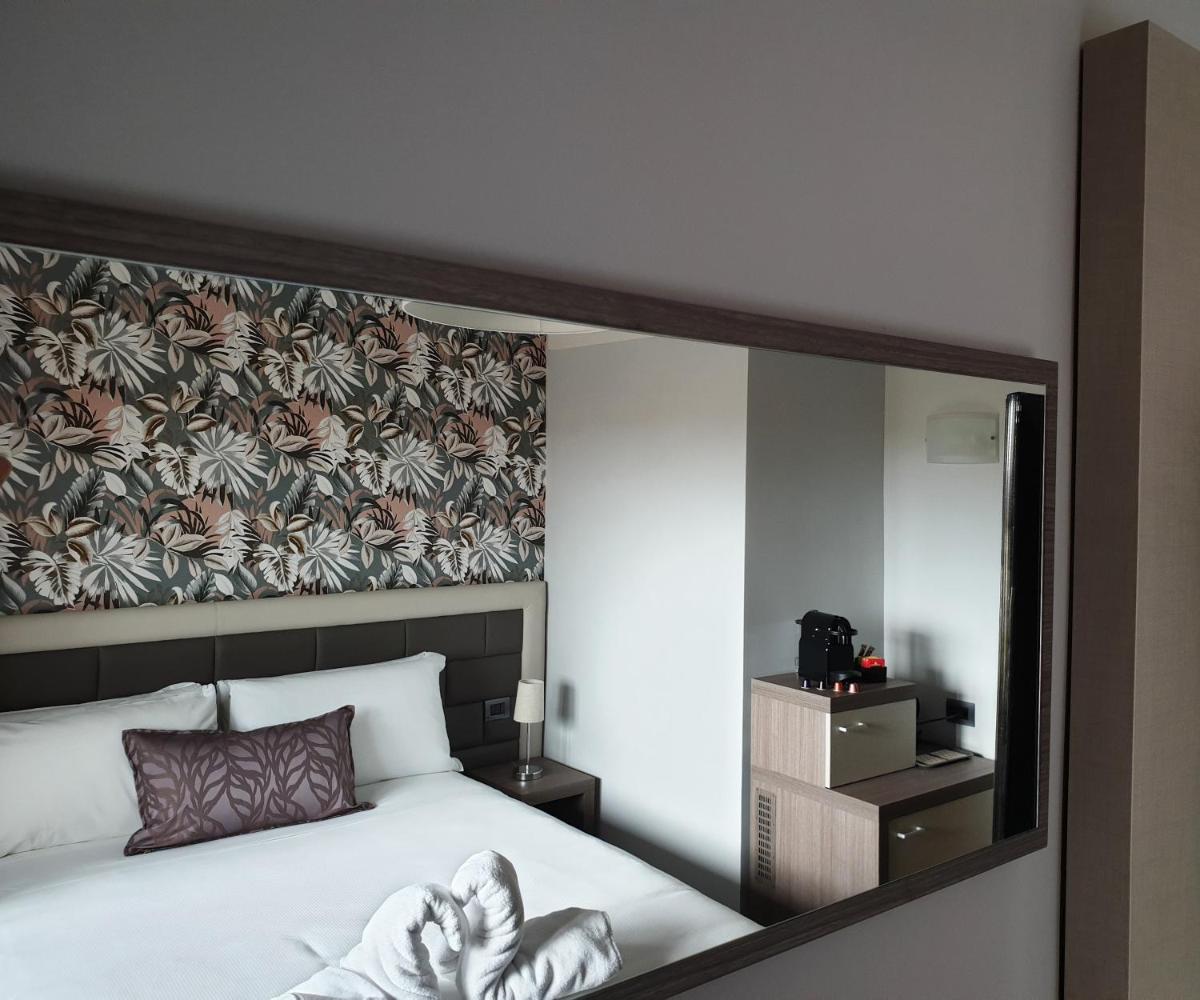 G&G FIRENZE SUITES - image 3