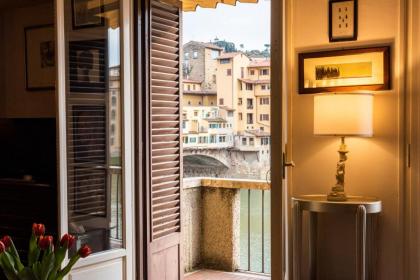 Stunning Ponte Vecchio - image 12