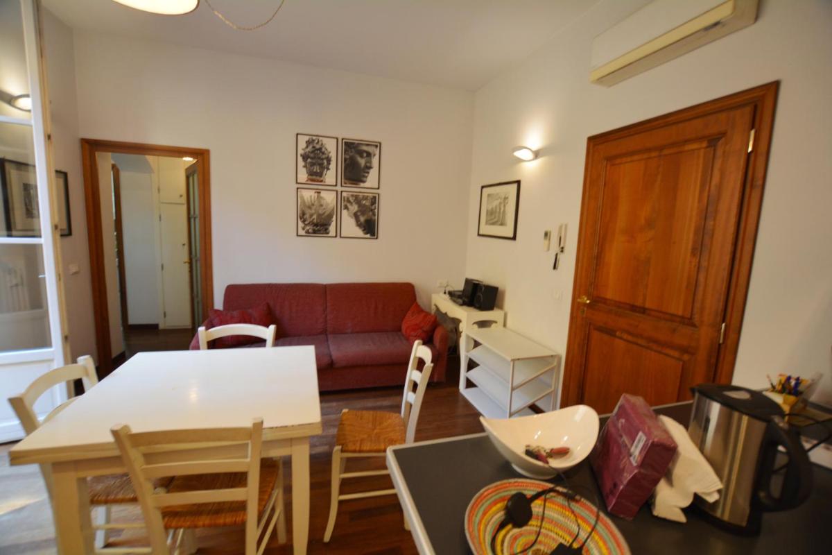 Antico Mercato Apartment 1 with Terrace - image 3