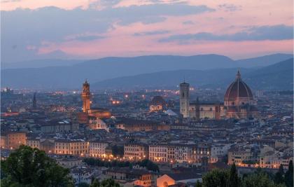 Amazing Apartment In Firenze With Wifi And 2 Bedrooms - image 13