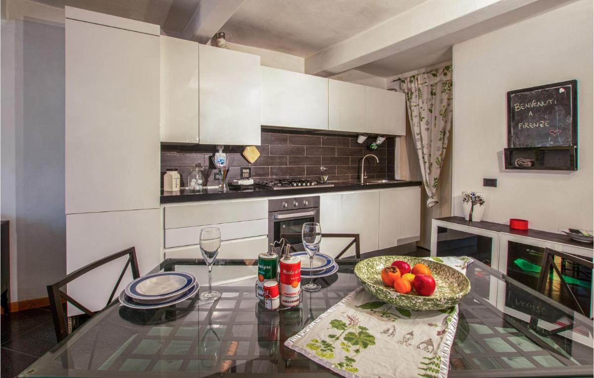 Amazing Apartment In Firenze With Wifi And 2 Bedrooms - image 4