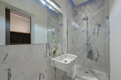 Pitti Terrace Luxury Apartment - image 12