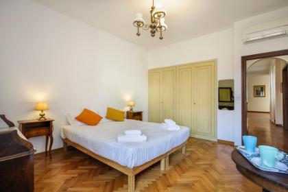 Florence Apartment-Hosted by Sweetstay - image 11