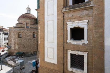 Raffaello Central Elegant Apartment - image 12