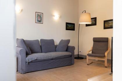 Fossi Elegant Apartment - image 17