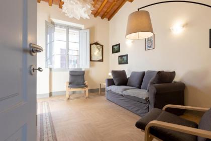 Fossi Elegant Apartment - image 18