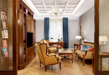 Luxury Apartments by Palazzo Portinari Salviati Florence 