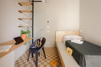 'RE-Dama Hostel - image 4