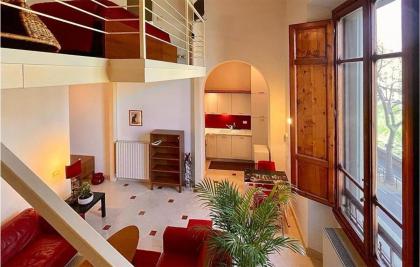 Beautiful Apartment In Firenze With Wifi And 1 Bedrooms - image 3