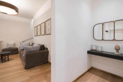 VIVALDI Elegant Apartment In Piazza santa Croce - image 10