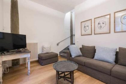 VIVALDI Elegant Apartment In Piazza santa Croce - image 18