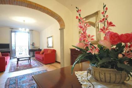 lovely apartment adjacent to S.croce square