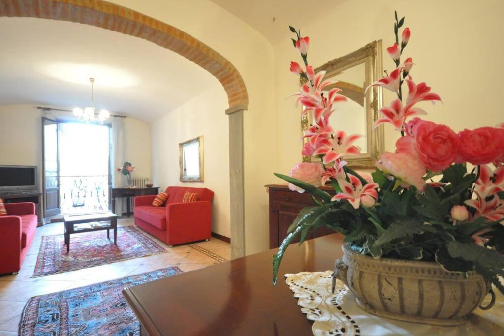 lovely apartment adjacent to S.croce square - main image