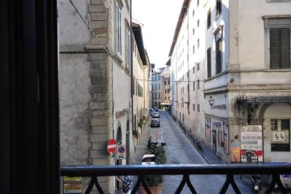 lovely apartment adjacent to S.croce square - image 12