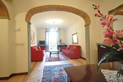 lovely apartment adjacent to S.croce square - image 2