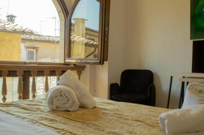 Private Room in the Heart of Florence 32 - image 10