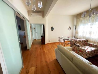 Big Apartment with Free Parking - image 10