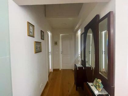 Big Apartment with Free Parking - image 3