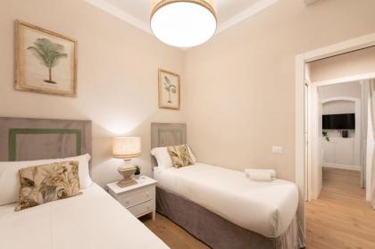 Apartments Florence- Guelfa delight with Courtyard