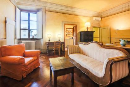 Apartments Florence- Borgo Pinti with Frescoes