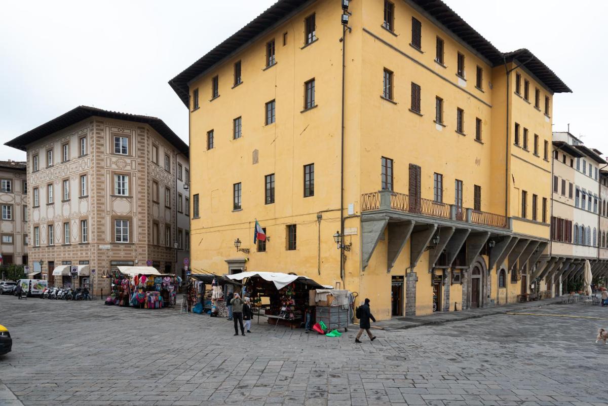 Eclectic Apartment in Santa Croce - image 3