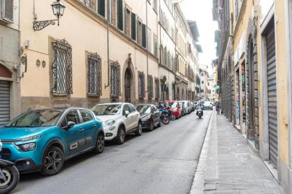 Tra il Duomo e il teatro la Pergola - image 12